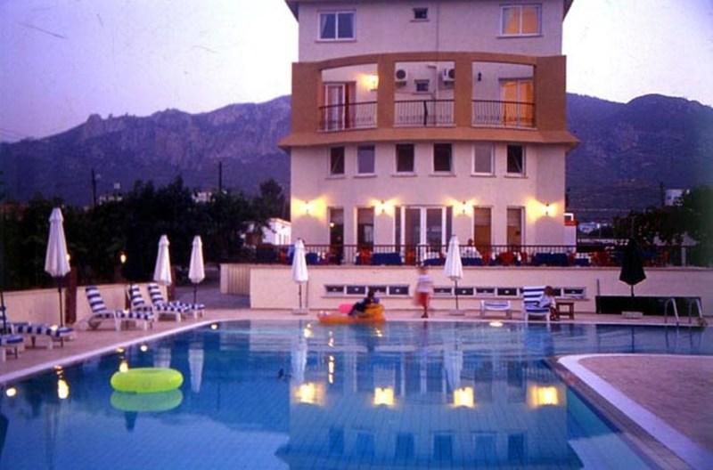 The & Otel